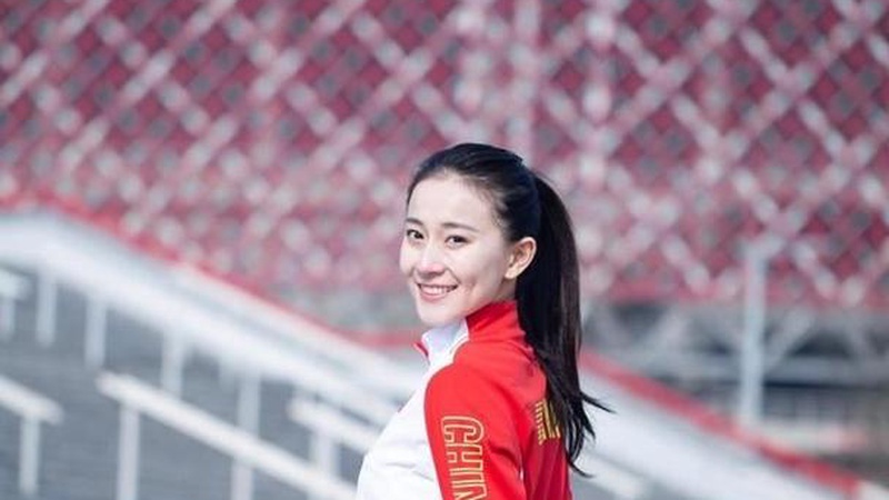张豆豆伊能静孙杨同框谈感情观跨界碰撞引发热议